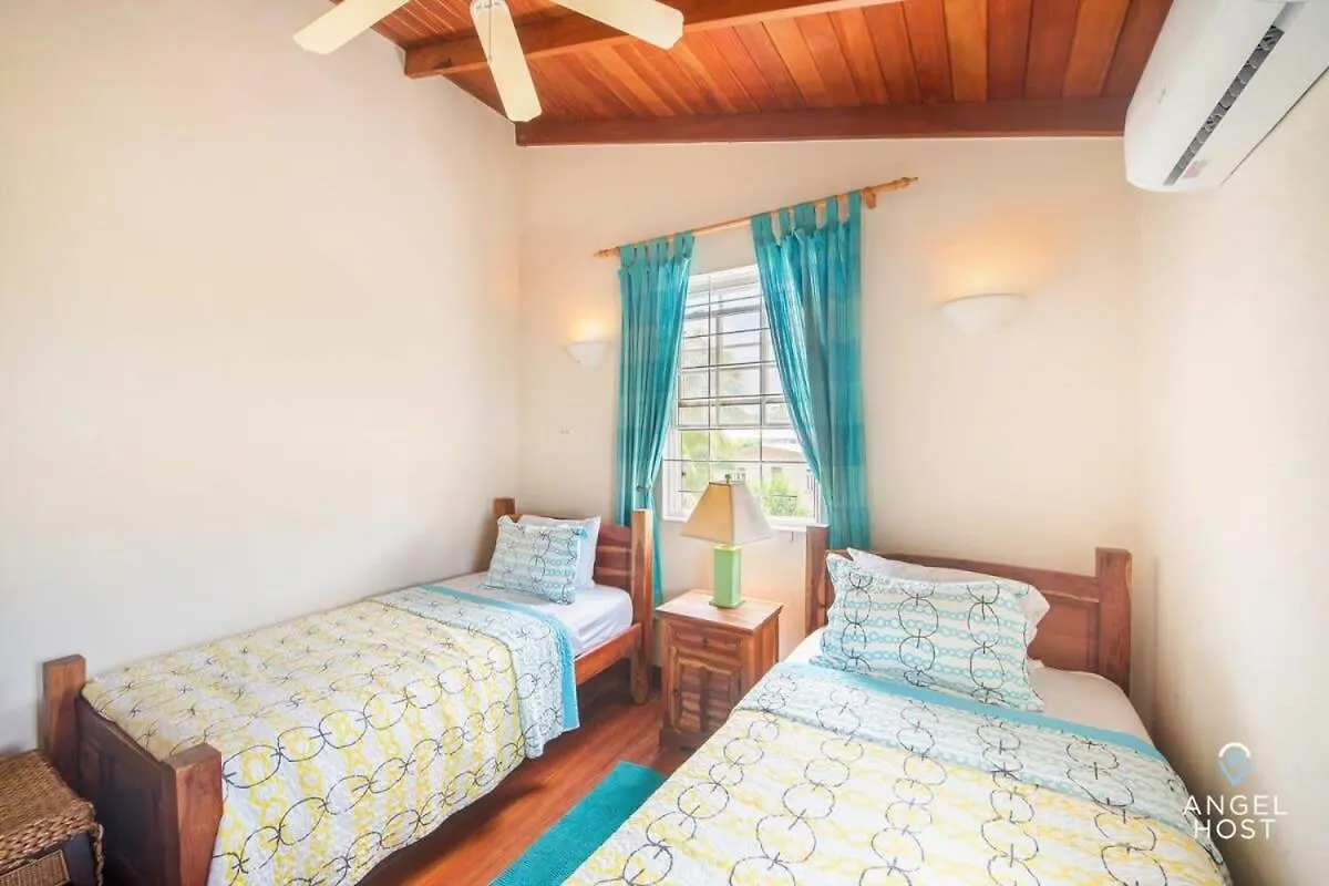 Hébergement de vacances 2-Story Townhome With Private Pool, Ideal For Group! Christ Church Barbade