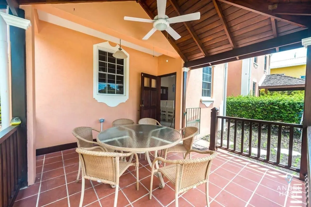 2-Story Townhome With Private Pool, Ideal For Group! Christ Church Hébergement de vacances