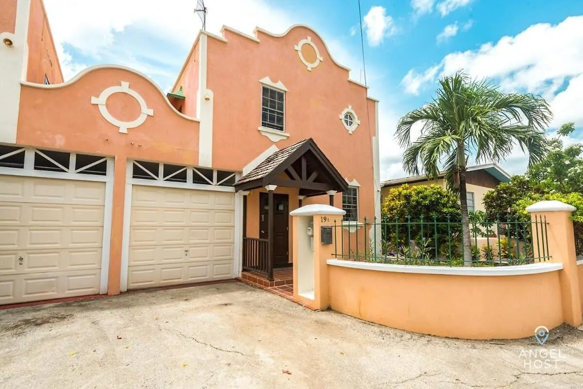 2-Story Townhome With Private Pool, Ideal For Group! Christ Church Hébergement de vacances