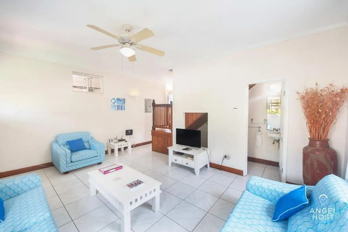 2-Story Townhome With Private Pool, Ideal For Group! Крайст-Черч Дом отдыха